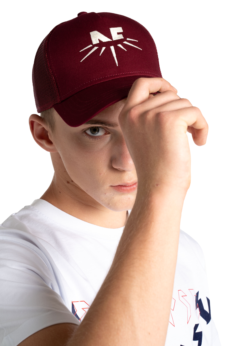 cap bordeaux ricamo bianco2 1 1