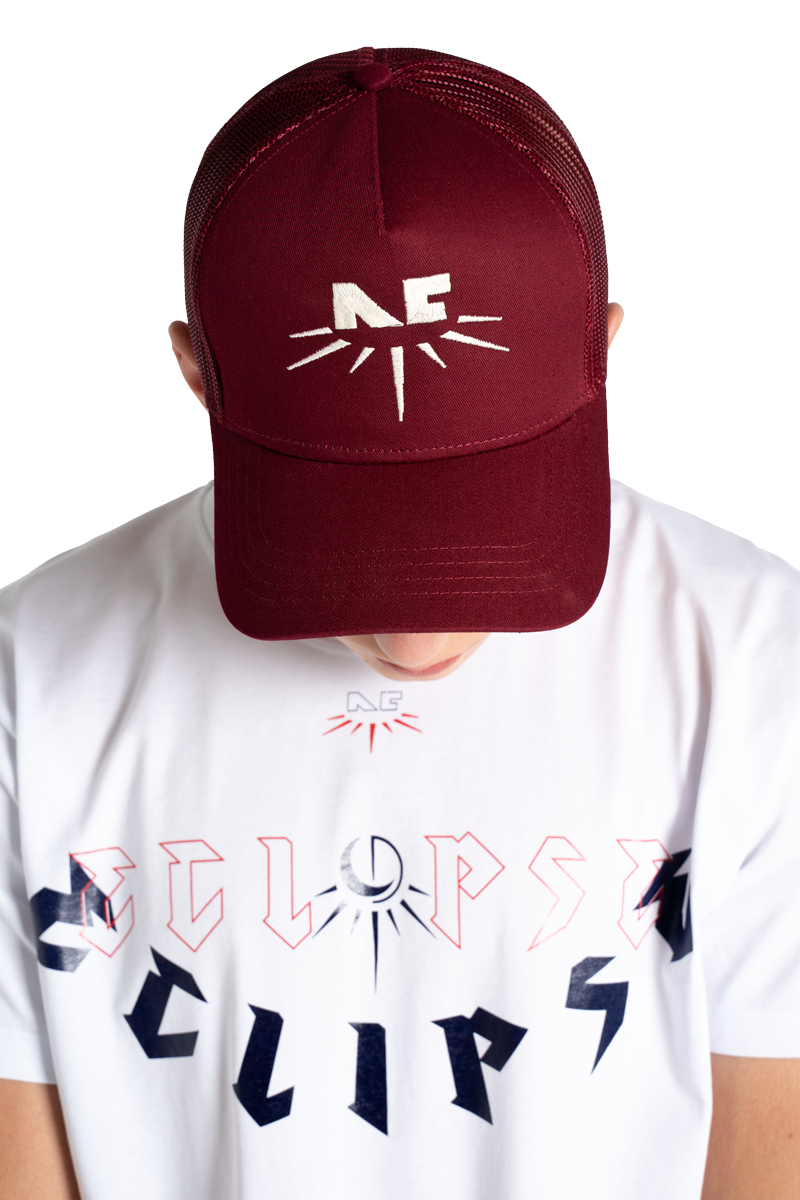 cap bordeaux ricamo bianco3 1 1